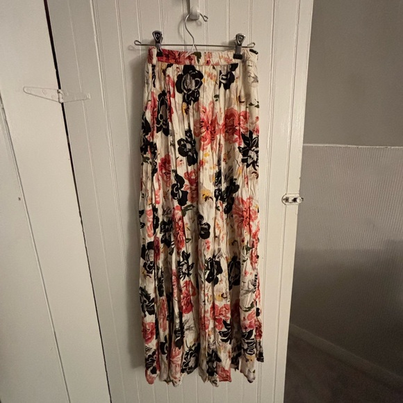 Abercrombie & Fitch Dresses & Skirts - Super cute floral maxi skirt with side slit and elastic waist. No zipper